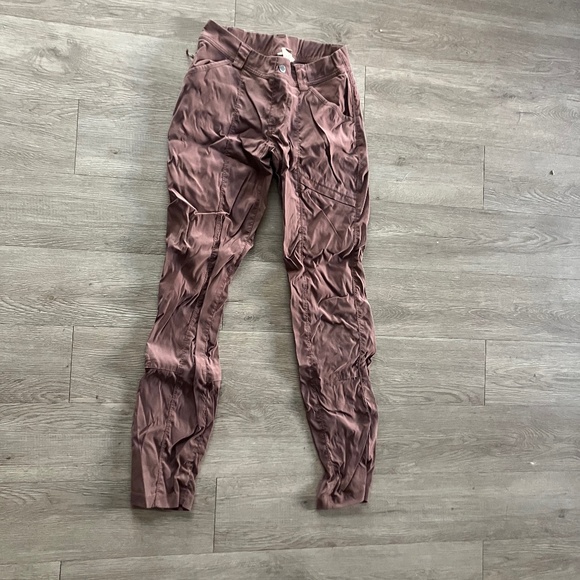 Duluth Dry on the Fly Slim Leg Women's Pants 2x33 - burgundy - Picture 1 of 4